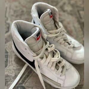 Nike Blazer Mids Women’s/Youth